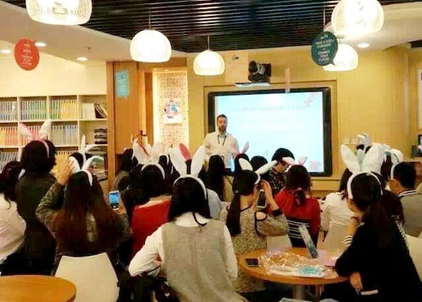 robin-wall-street-school-teaching-photo robin-wall-street-school-teaching-photo