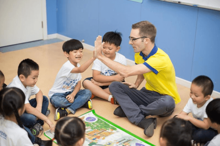 teacher-playing-game-with-students